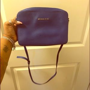 Micheal Kors Jet Set crossbody bag
